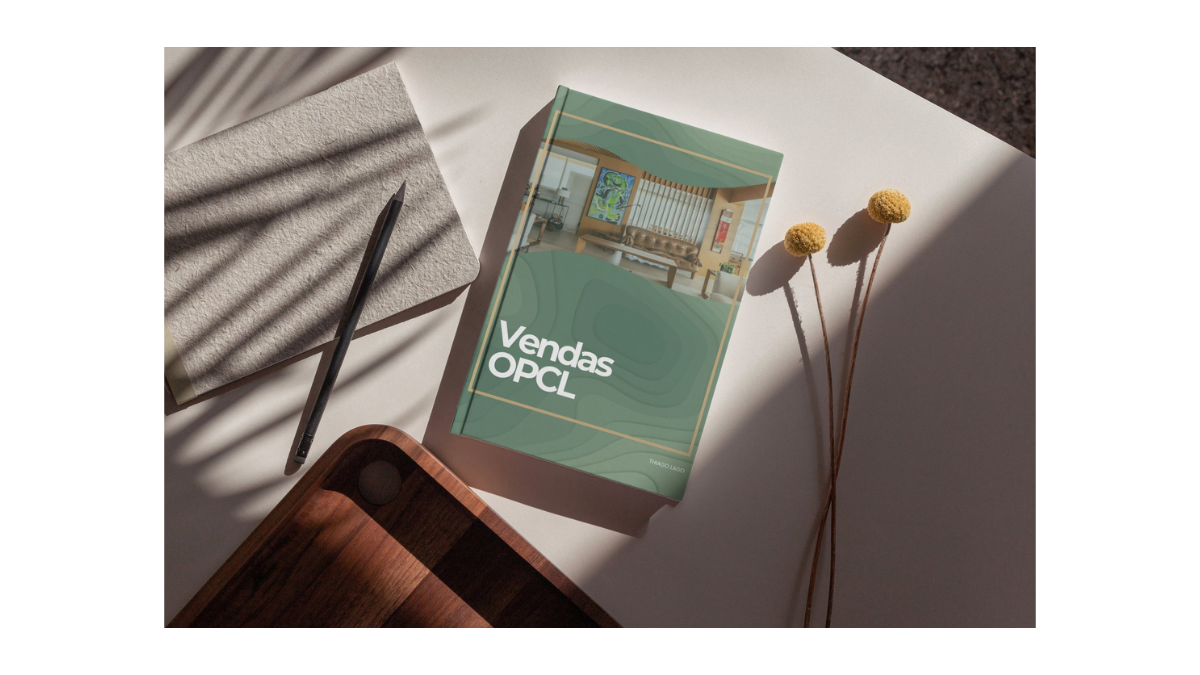 Foto cinematográfica do ebook Vendas OPCL apoiado em superfície clara com plantinhas amarelas.